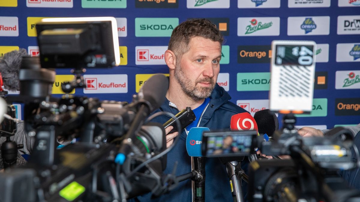 Čechům tiše závidím. My nedokážeme postavit ani slušný stadion, ostře kritizuje slovenská legenda po dvacítkách